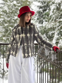 Шубка из натурального кролика .