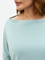 Лонгслив с широким вырезом лодочка