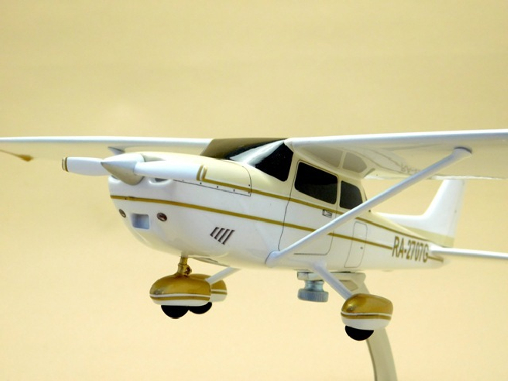 Модель самолета Cessna 172S (М1:32,Золотисто-белый)
