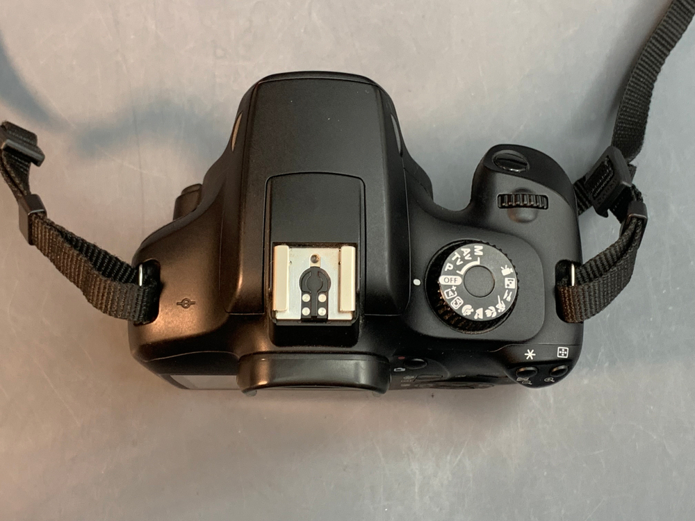 Canon EOS 4000D Kit 18-55mm 3.5-5.6 III 42.300 кадров