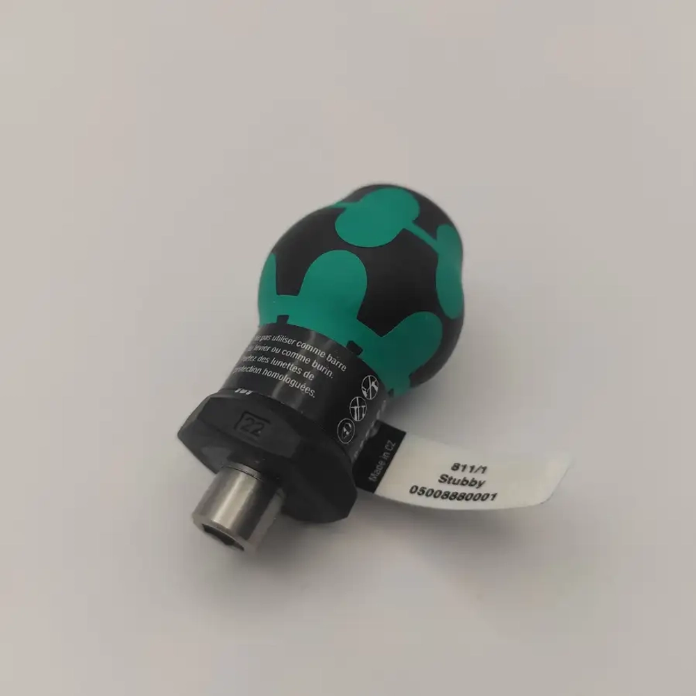 Короткая ручка-битодержатель с магнитом Stubby WERA 05008880001
