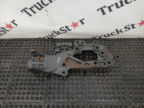 Кронштейн усилителя бампера правый