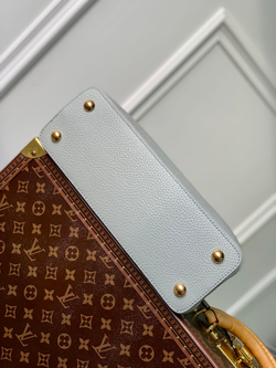 Louis Vuitton Capucines MM