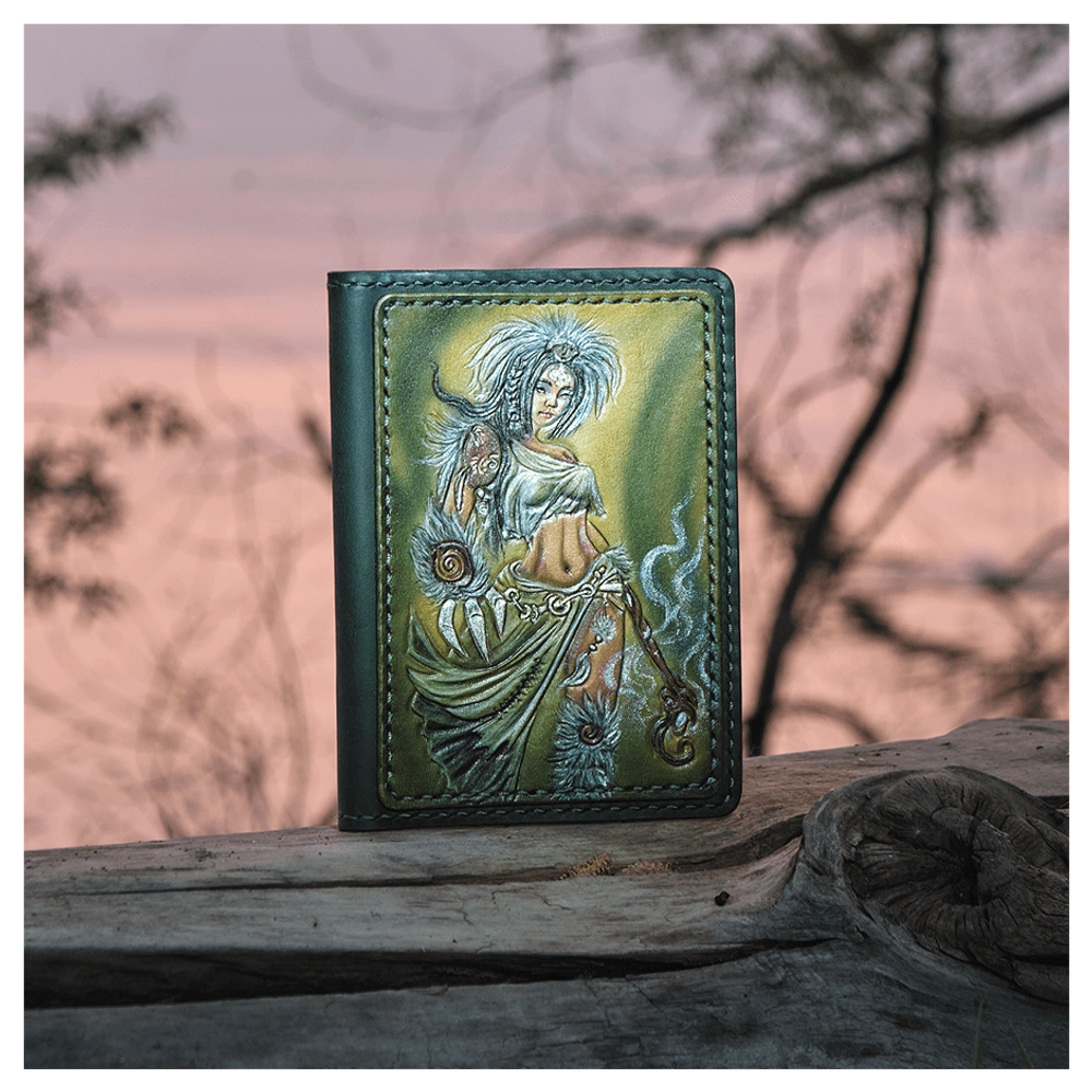 Кожаная обложка на паспорт «Шаманка» (фигура)