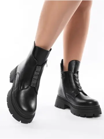 Зимние ботинки на высокой платформе