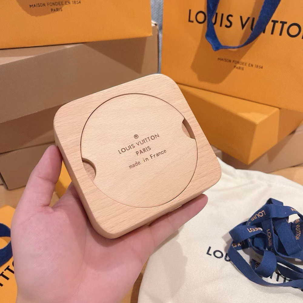 Часы Louis Vuitton