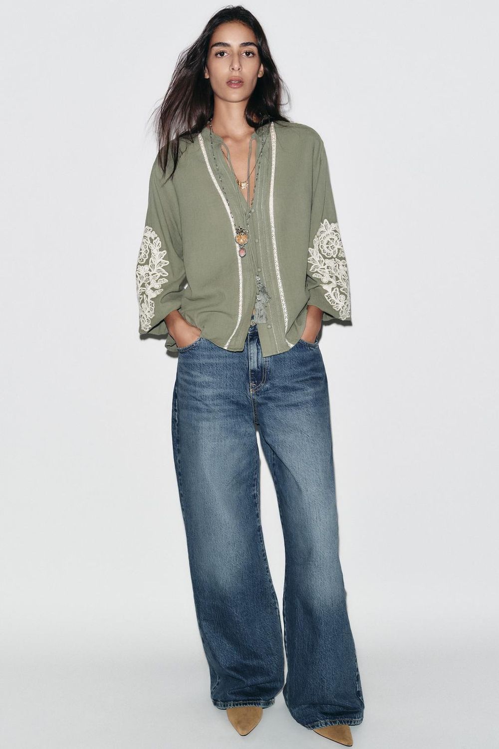 ZARA БЛУЗА С КОНТРАСТНОЙ ВЫШИВКОЙ, СВЕТЛЫЙ ХАКИ