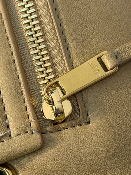Сумка CELINE SOFT TRIOMPHE BESACE IN SUPPLE SHINY LAMBSKIN