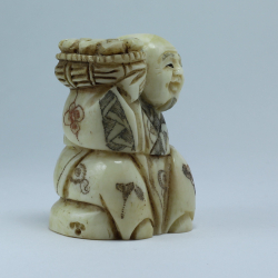 Нэцкэ Монах с корзиной рыбы