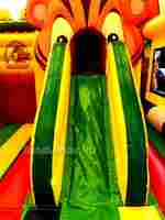 Надувной батут "Зверята с крышей" 10*7*6 м