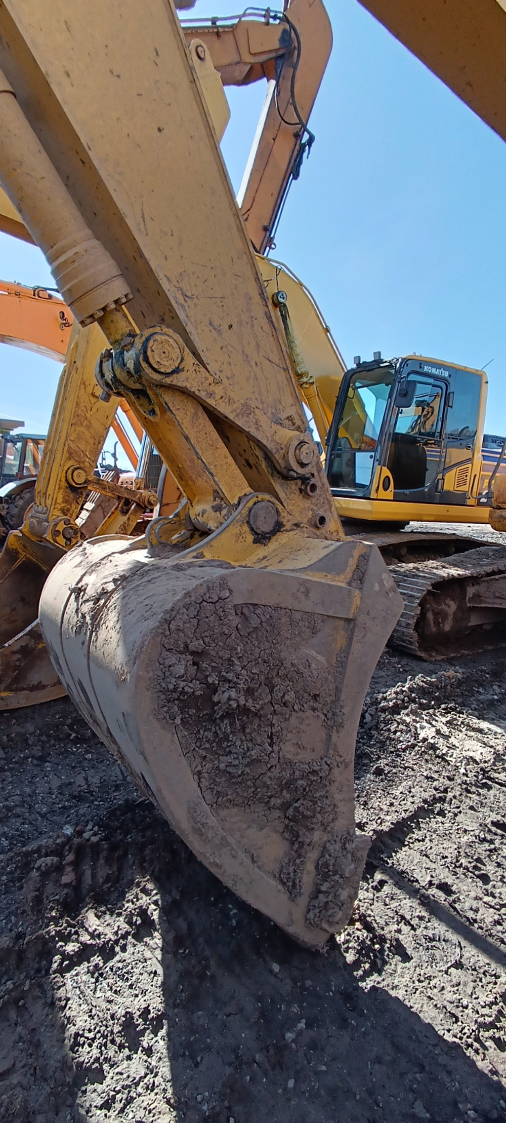 KOMATSU PC 220 Экскаватор PC 220-8M0 (Дизельный, 6,7 л, 167 л.с., АТ)