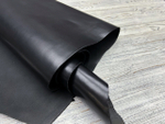 Рулон кожи для портмоне и рюкзаков Боулинг цв. Черный / Boolwing Satin Nero, толщ. 1,8-2,0 мм