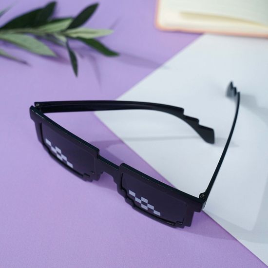 Солнцезащитные очки "Пиксели" черные классика