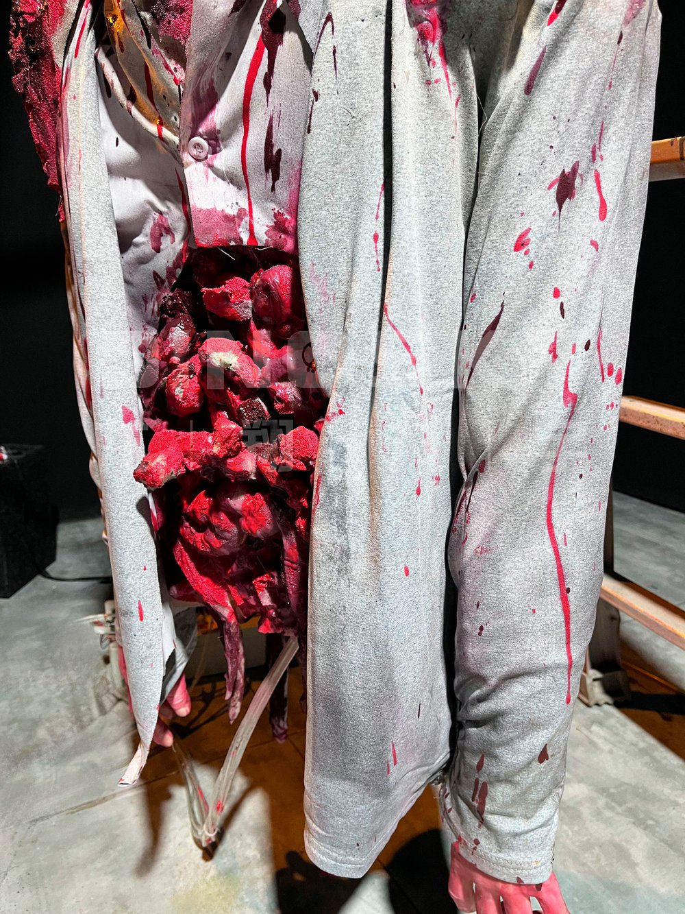 Хоррор-манекен «Полузомби»