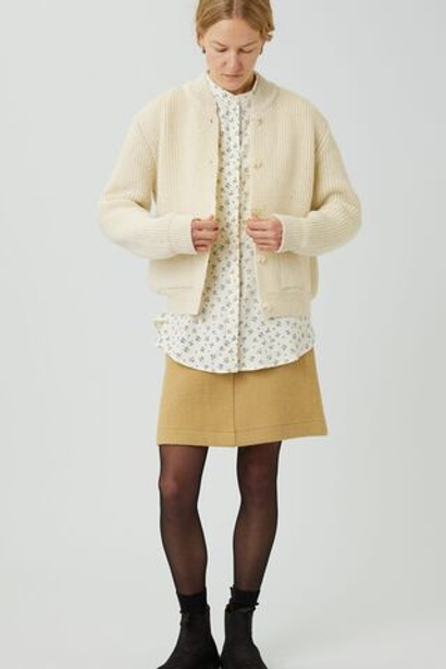 Кардиган с карманами из шерсти молочного цвета