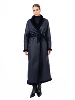 Женское тёмно-синее пальто из овчины с меховой отделкой