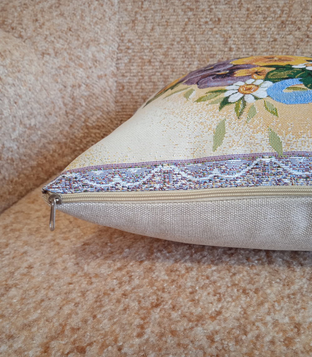 Декоративный гобеленовый чехол для интерьерной подушки Анютин букет 38*38