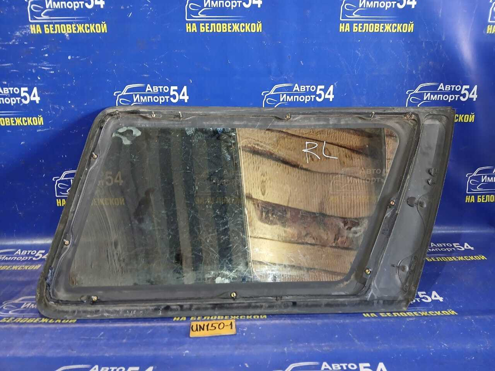 Стекло багажника левое FORD EXPLORER 1997