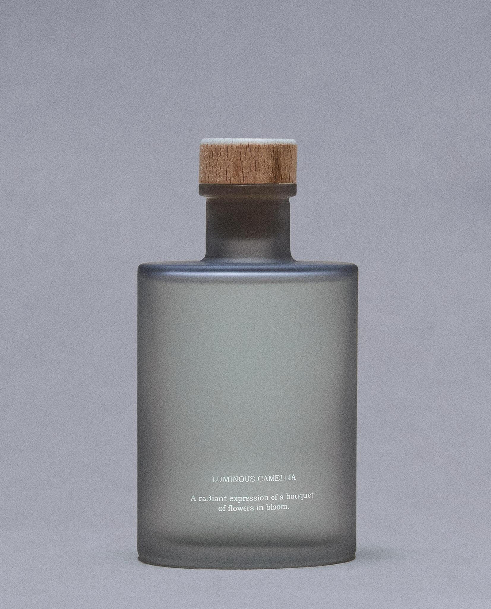 Zara Home LUMINOUS CAMELLIA REED DIFFUSERS — ароматический диффузор с тростниковыми палочками, Светящаяся Камелия, 200 мл