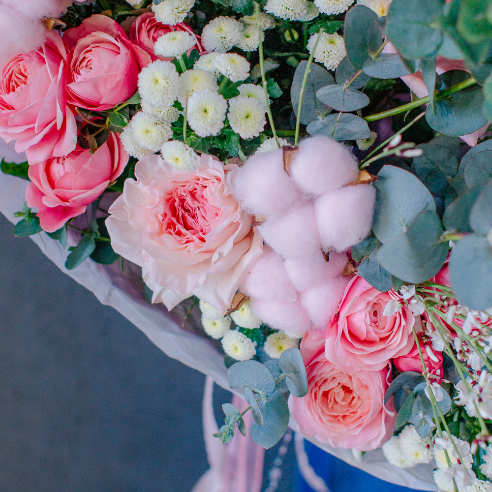 150. Нежный букет с пионовидной розой и хлопком