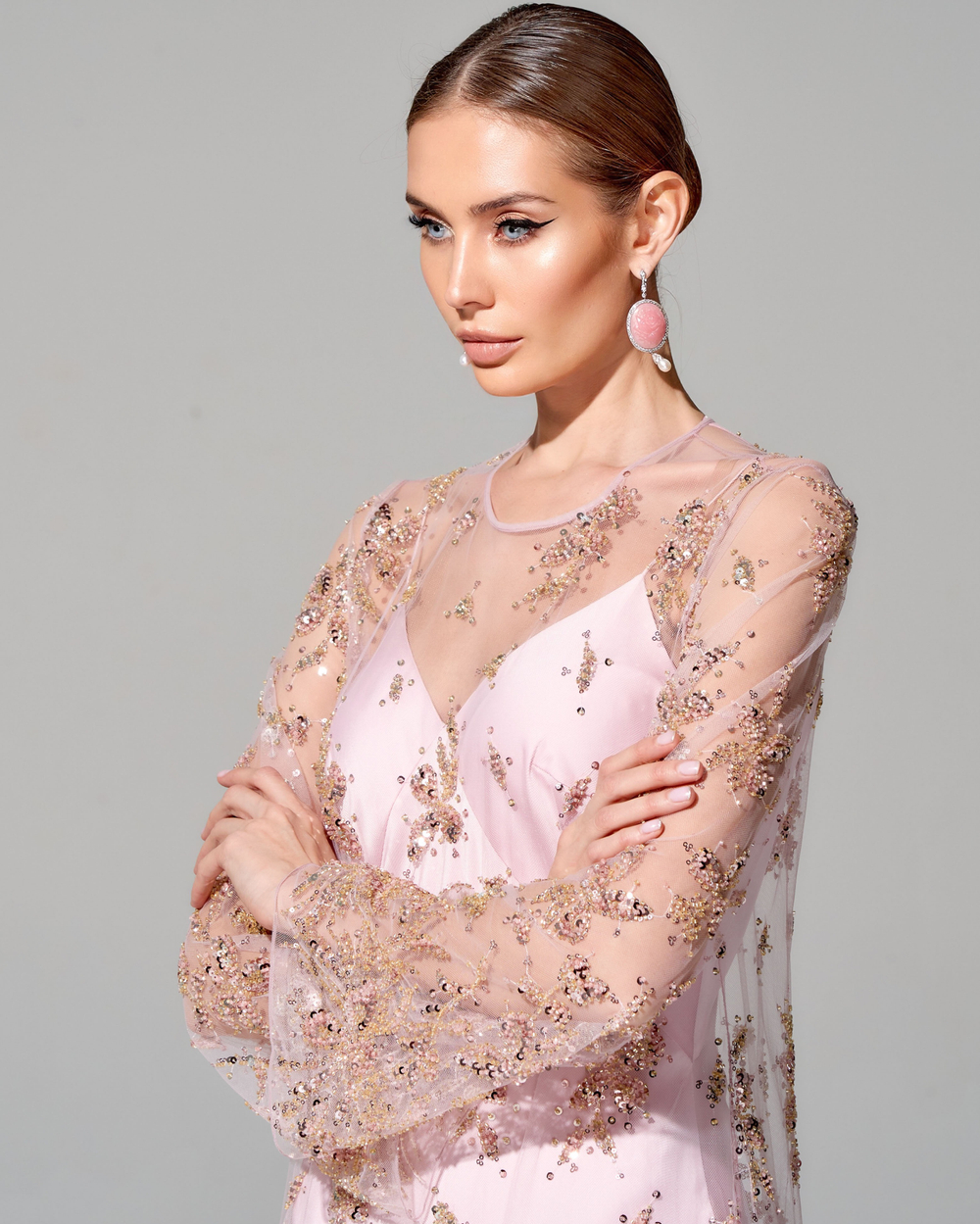 Платье "Лейла" с меховой отделкой и вышивкой ручной работы