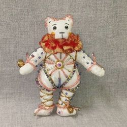 Бисерная ёлочная игрушка Медведь с воротником