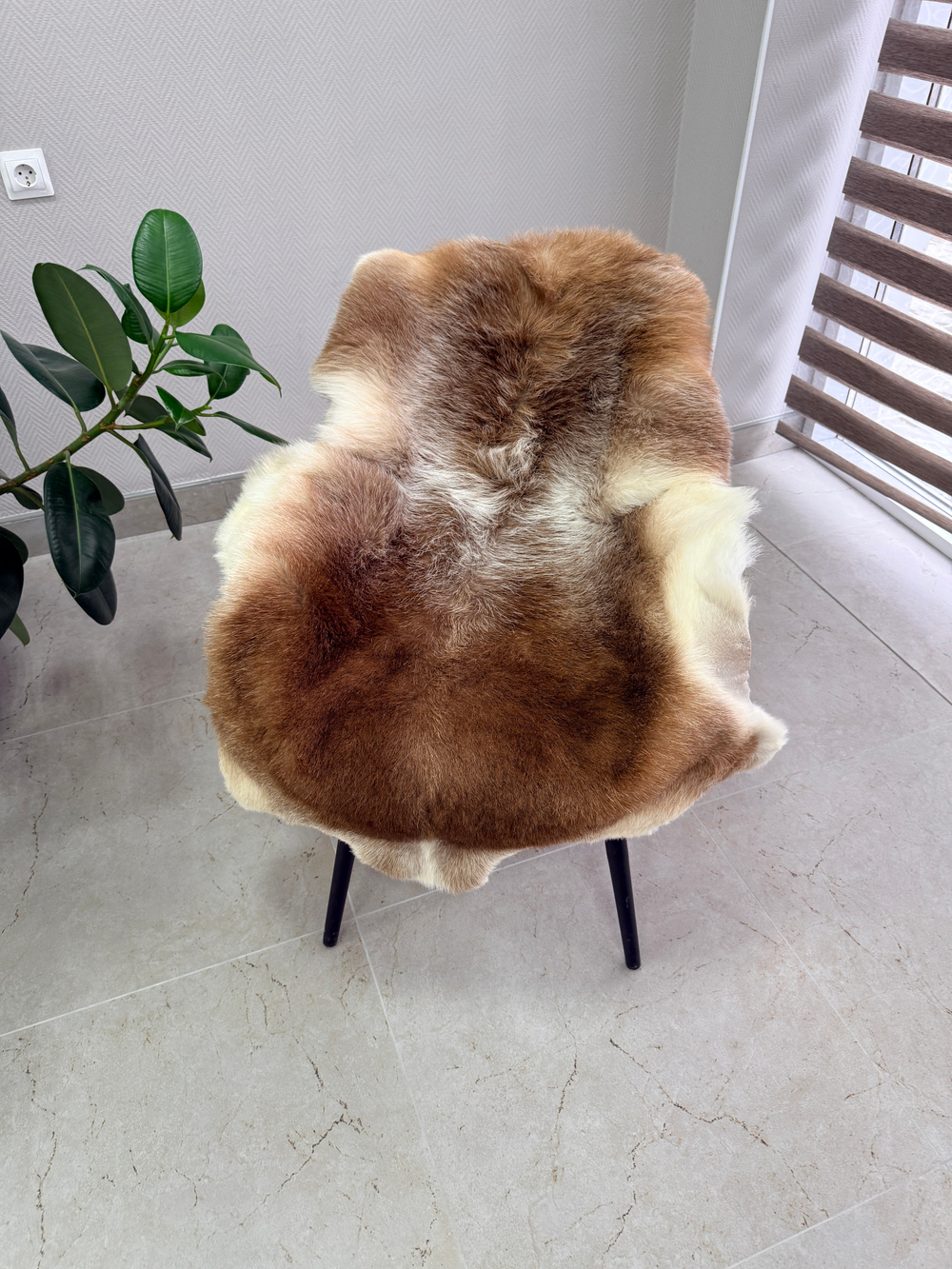 Шкура коврик меховой прикроватный овчина, 120х65 см.