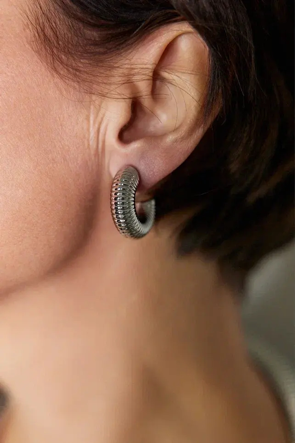 Серьги широкие полукольца, оттенок серебро