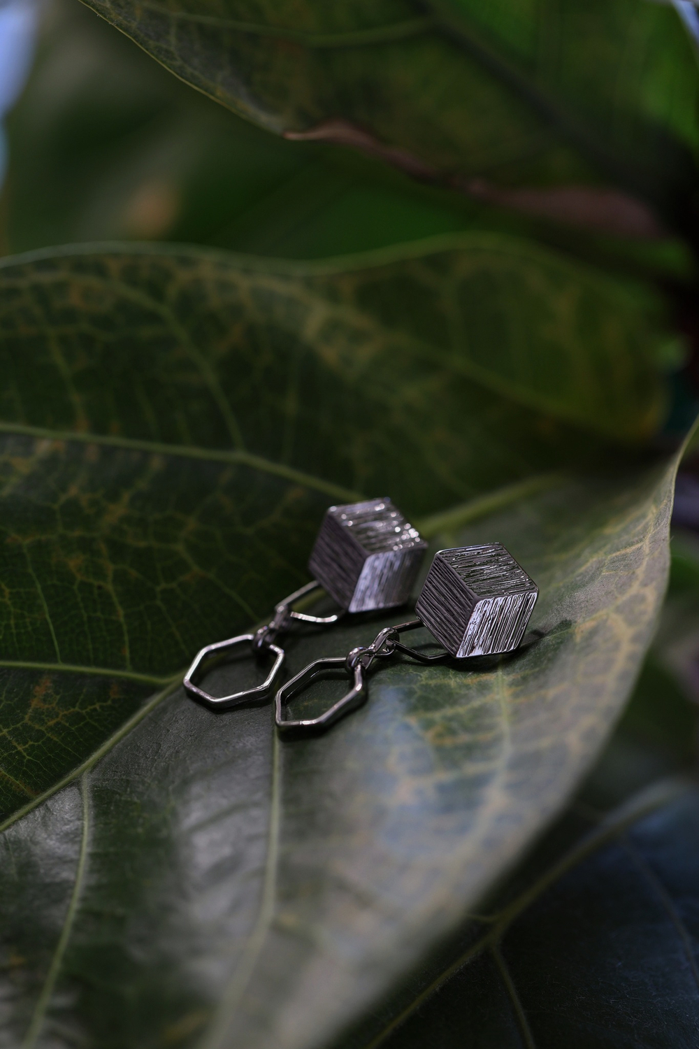 Серьги пуссеты HEXAGONE