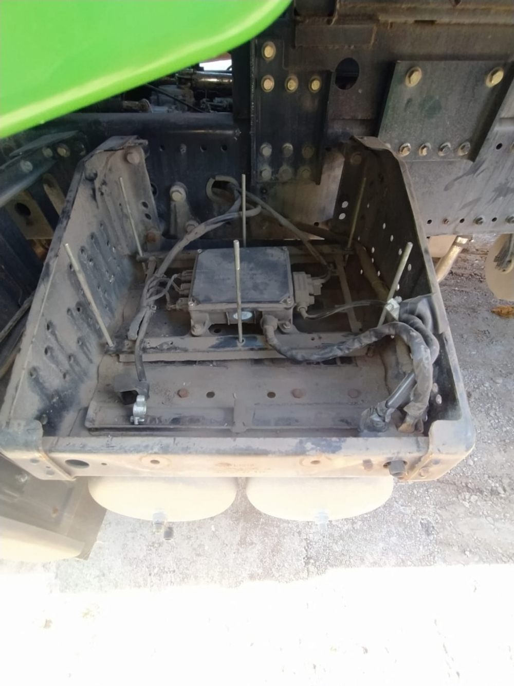 FAW JH6 6x4 Седельный тягач CA4250P25K15T1NE5A80 (Газовый, 12,5 л, 430 л.с., МТ)