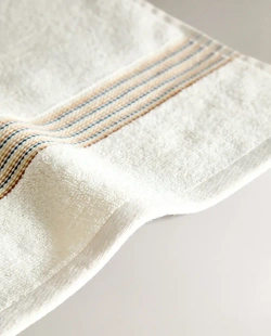 ZARA HOME ПОЛОТЕНЦЕ С КОНТРАСТНОЙ ДЕТАЛЬЮ, ЖЕЛТОВАТО-БЕЛЫЙ