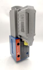 4WRPEH10CB50P-2X/G24K0/F1M - Сервораспределитель Ду10 с обратной связью по положению золотника и встроенным усилителем (OBE), номинальный расход 50 л/мин, характеристика P - прогрессивная, схема C, сигнал управления F1 = 4...20 mA