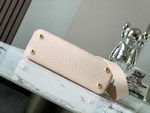 Louis Vuitton Capucines MM