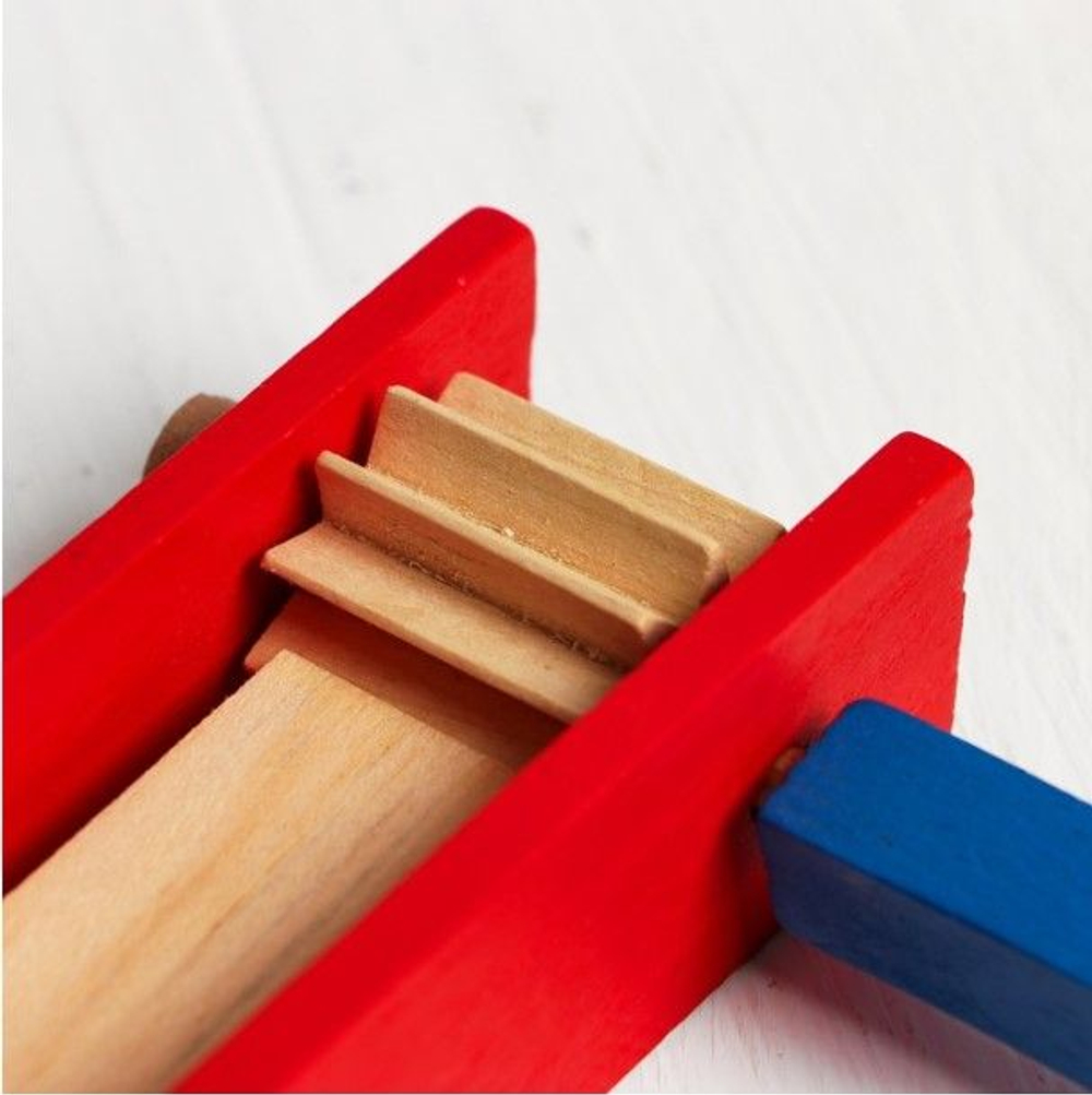 Круговая трещотка из натурального дерева. IG3