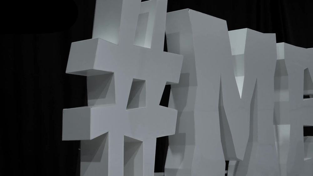 Объемные буквы - надпись "Мечты сбываются"