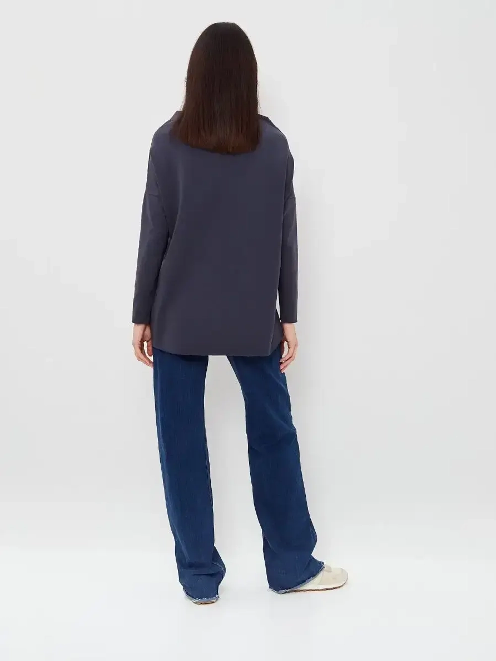 Лонгслив оверсайз с вырезом лодочка графит