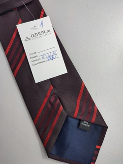 Галстук в красную полоску