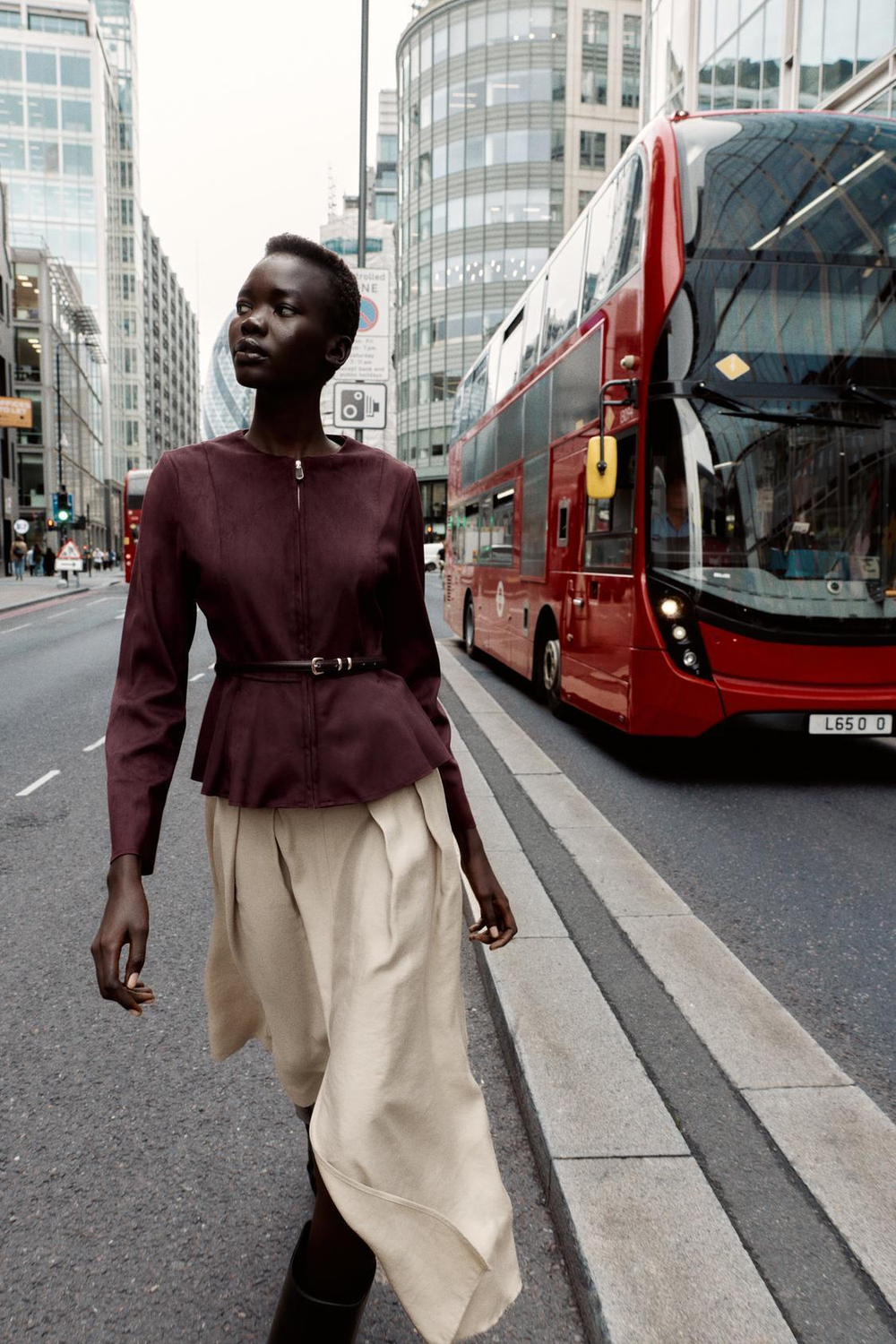 ZARA КУРТКА С БАСКОЙ И ПОЯСОМ, БУРГУНДИ