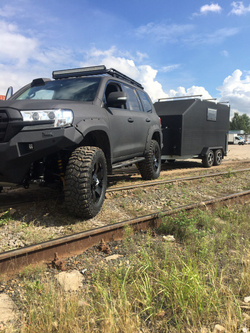 Toyota Land Cruiser 200 с прицепом
