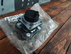 Ступица задняя с датчиком ABS Toyota Corolla (E120) 00-07 Новое  8954412010