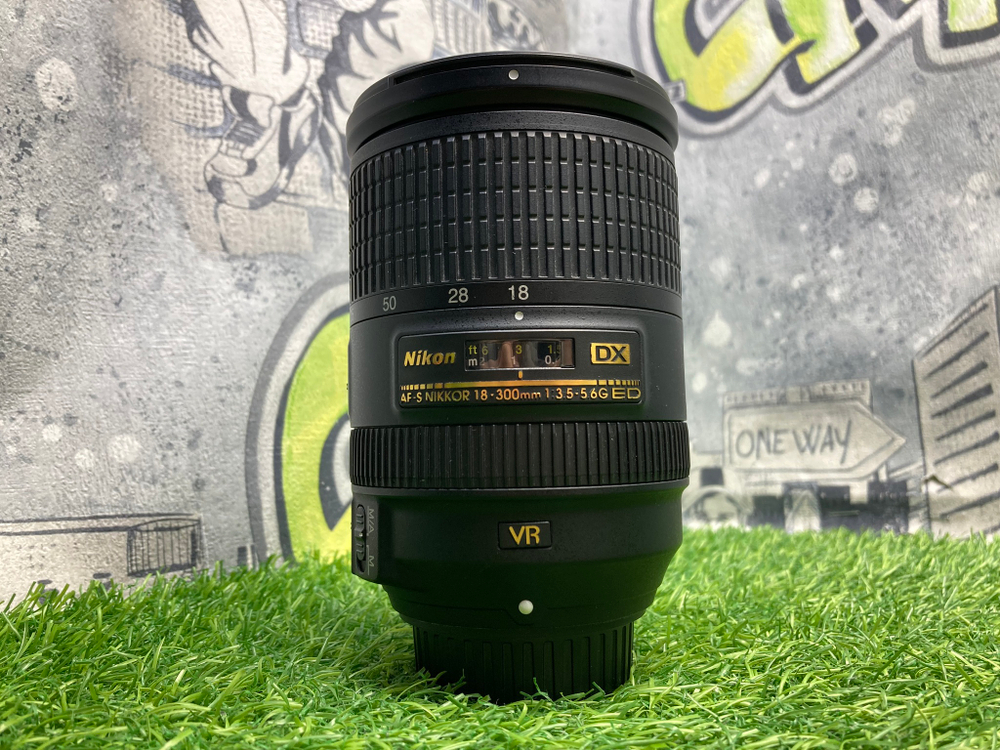Nikon 18-300mm 3.5-5.6G ED AF-S VR DX
