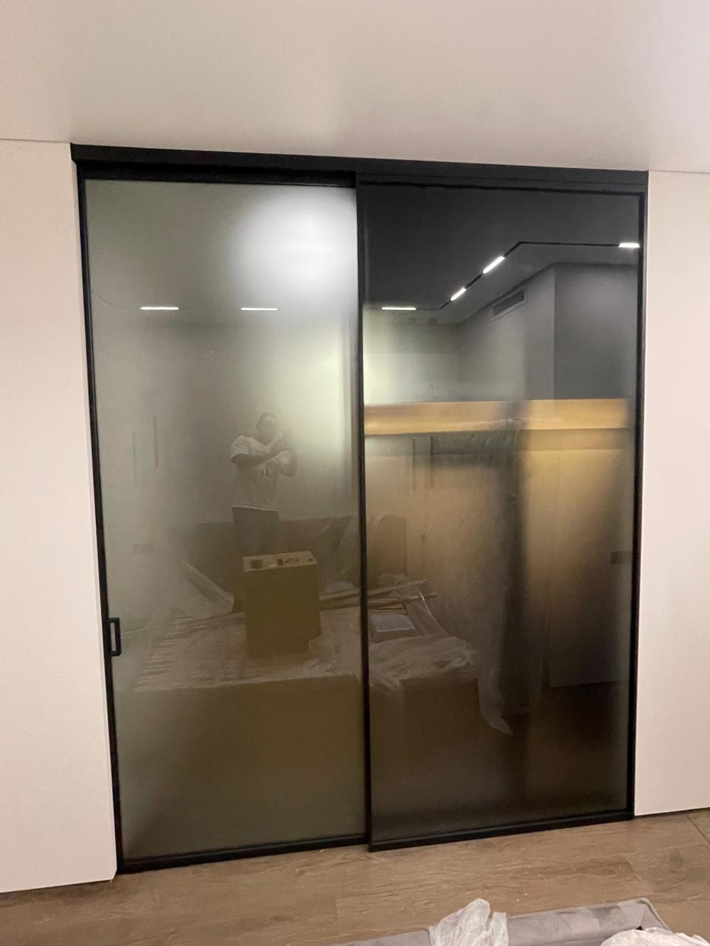 Раздвижная алюминиевая перегородка ALBA TROVARE Via Interio 2.0 из двух полотен с одним подвижным полотном