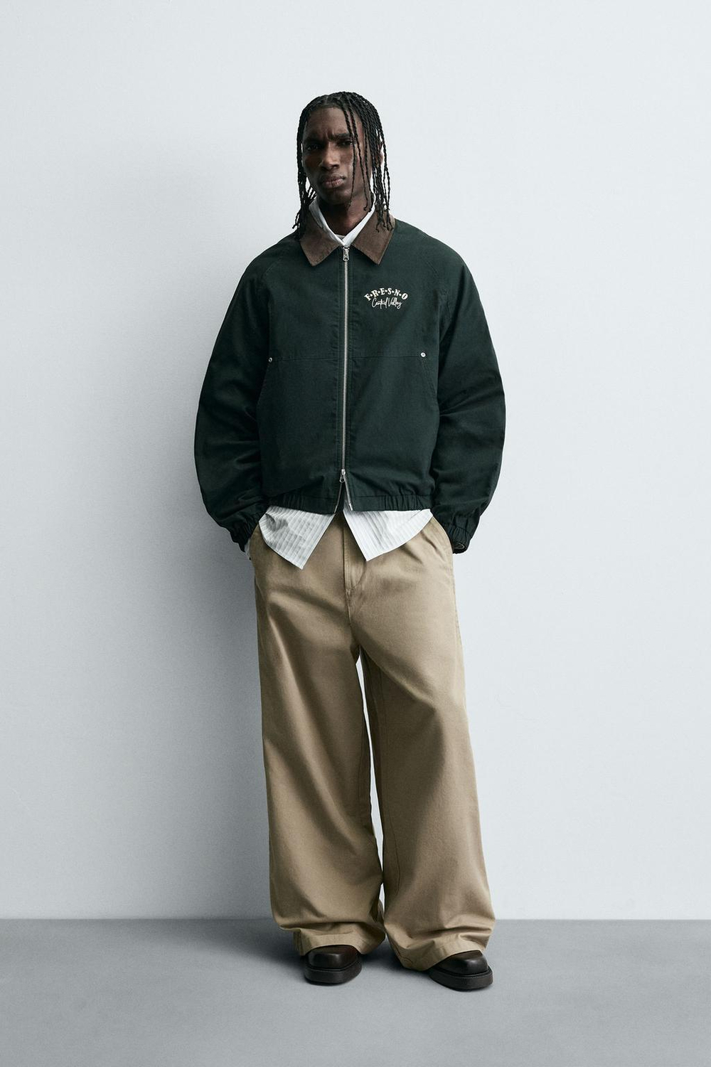 ZARA КУРТКА С КОНТРАСТНЫМ ВОРОТНИКОМ И ВЫШИВКОЙ, ЗЕЛЕНЫЙ