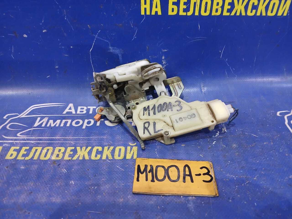 Замок двери задней левой TOYOTA DUET 1999