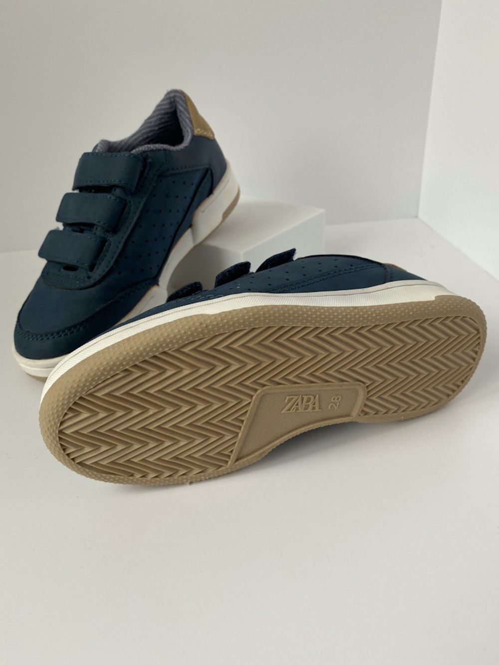 Новые кроссовки Zara, 27