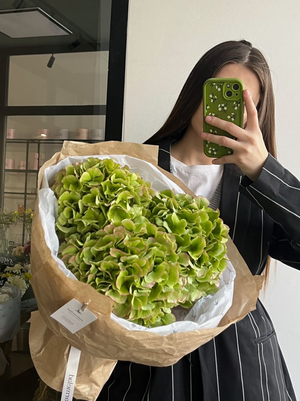 Моно букет из гортензии зеленого оттенка