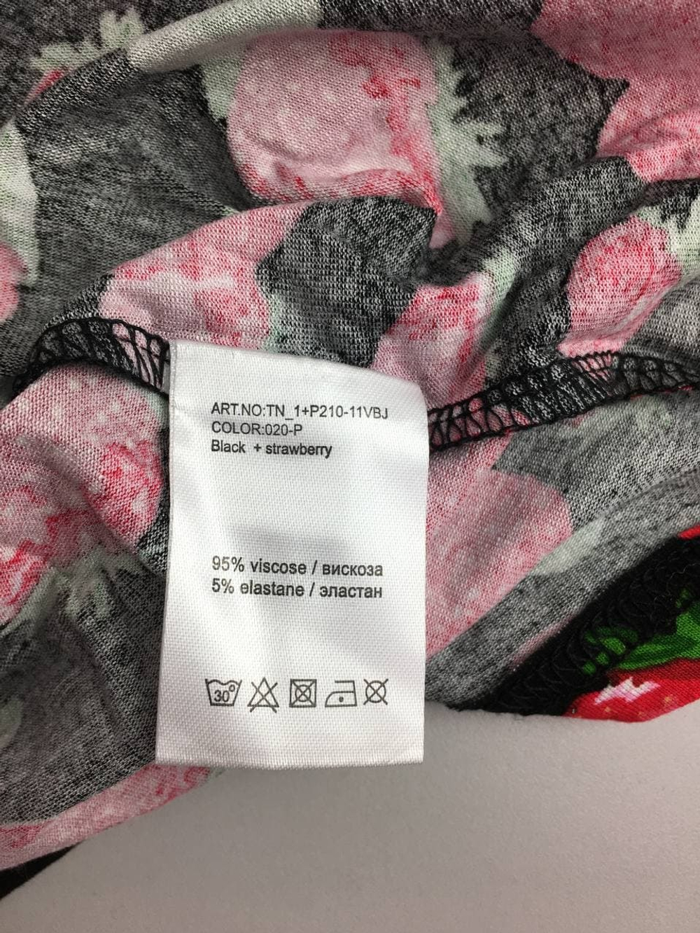 Футболка Pezzo с принтом клубники 42 размер, новая