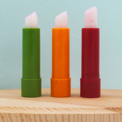 Бальзам-тинт для губ с экстрактом клубники Aichun Beauty Strawberry Color Change Lip Balm, 4мл