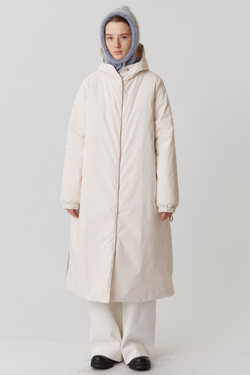 Зимнее пальто миди молочного цвета
