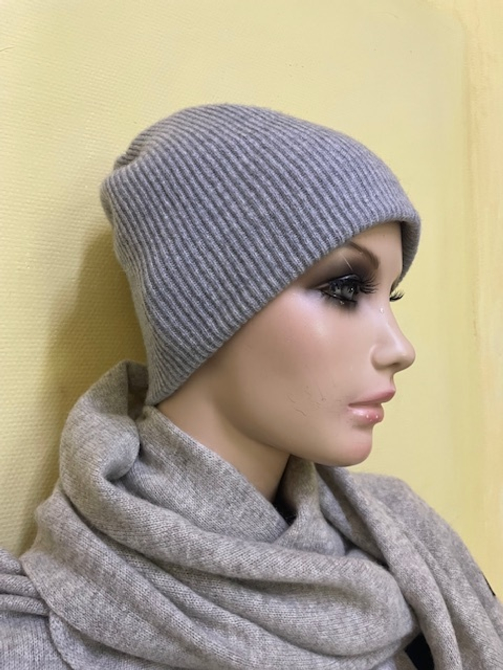 Шапка женская.